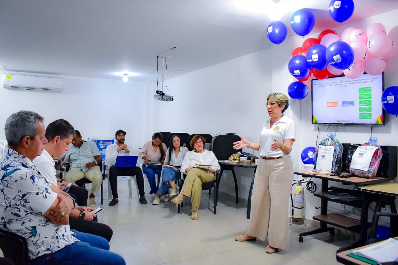 Secretaría General socializa Sistema Integral de Abastecimiento a comerciantes de Bazurto