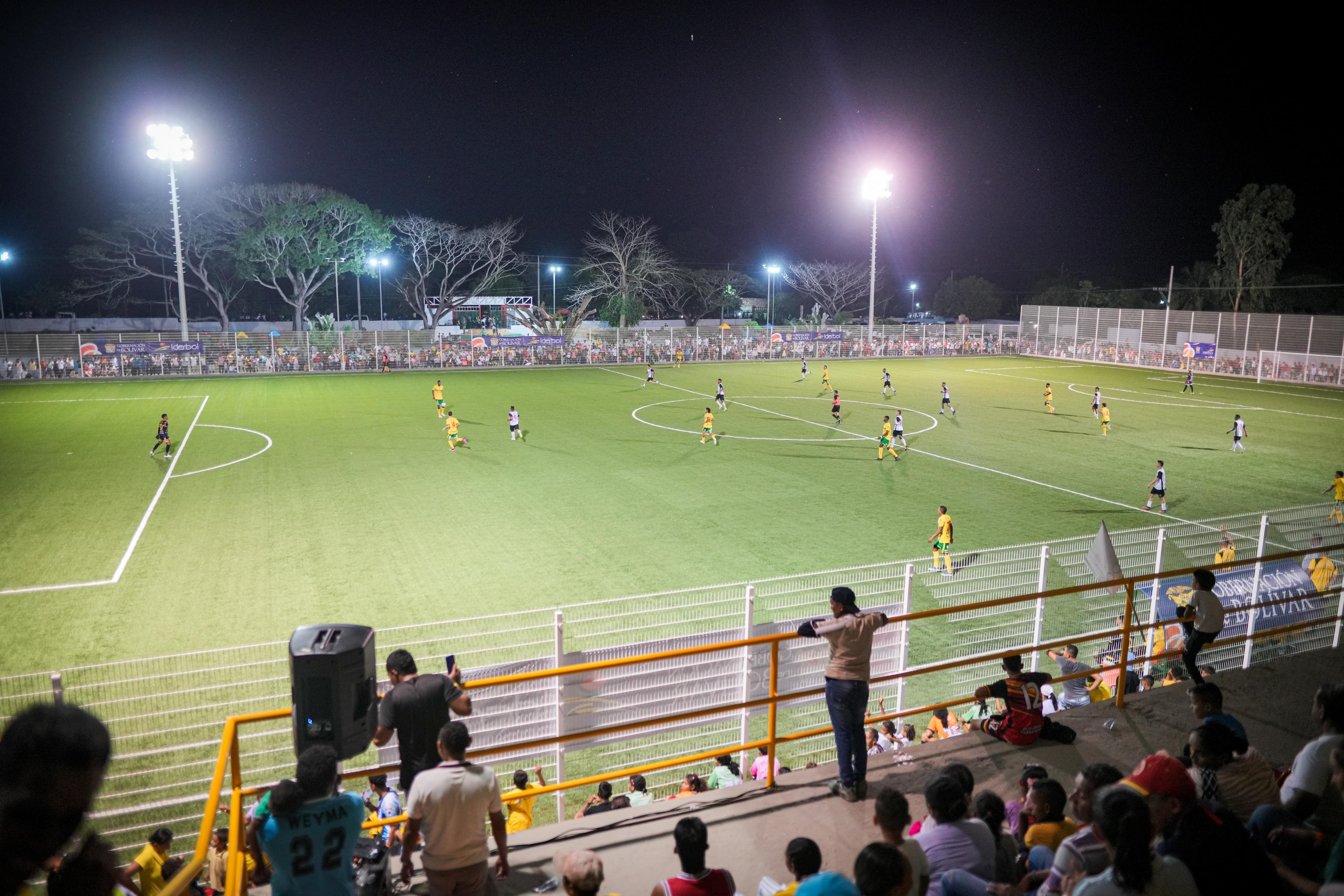 Entregan unidad deportiva en Tierra Firme, Mompox