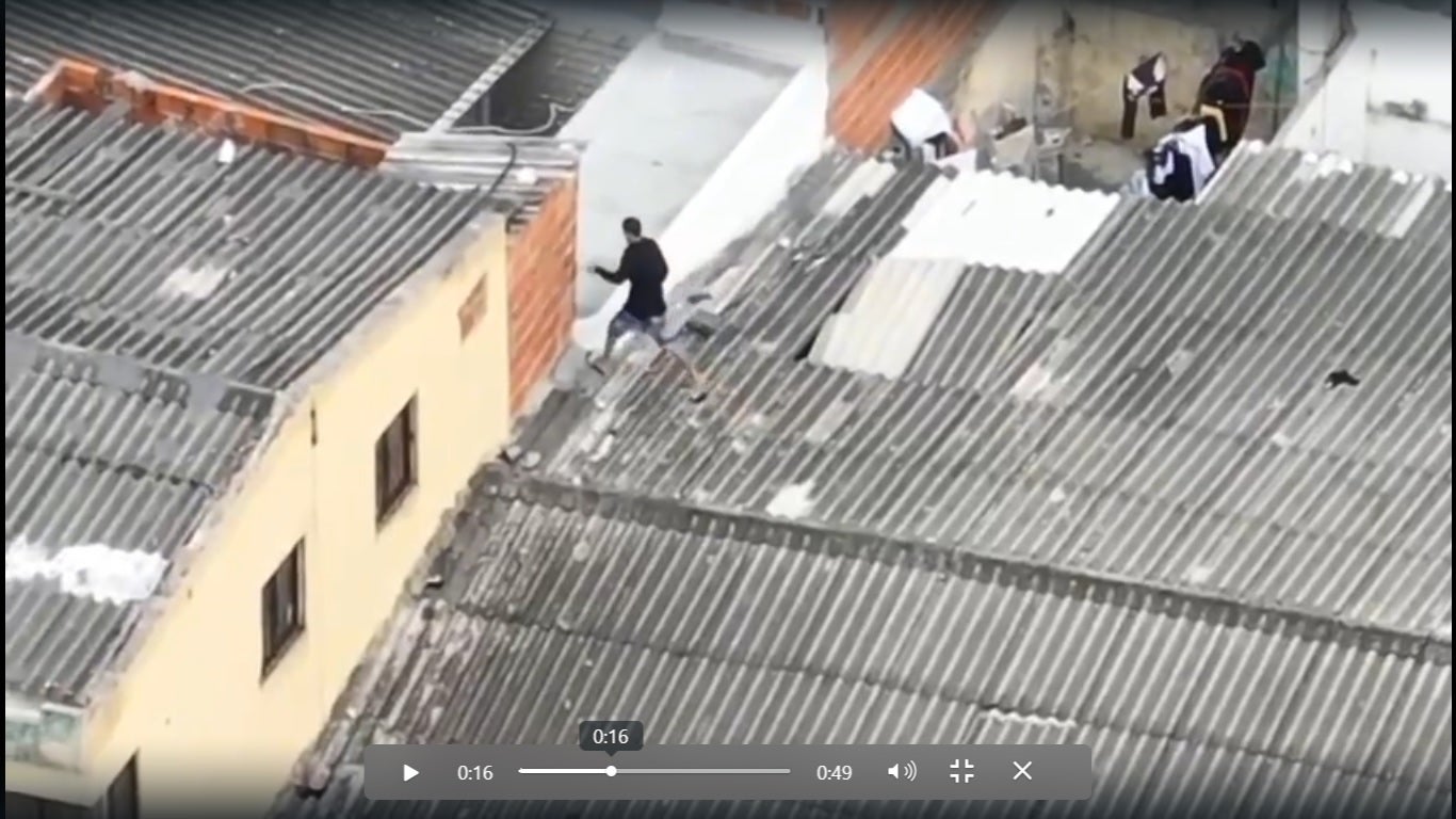 Alias JD captado en video cuando intentaba escapar de las autoridades.