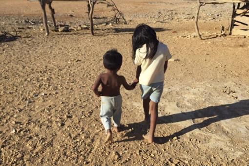 Niños siguen muriendo por hambre y sed en La Guajira.