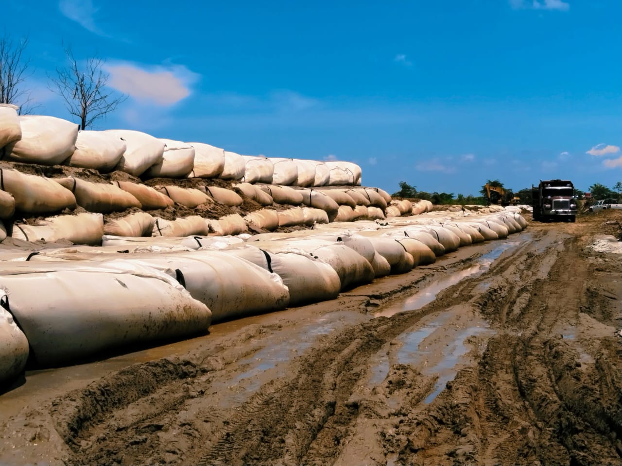 El temor en la comunidad es que el rio arrase con todo a su paso