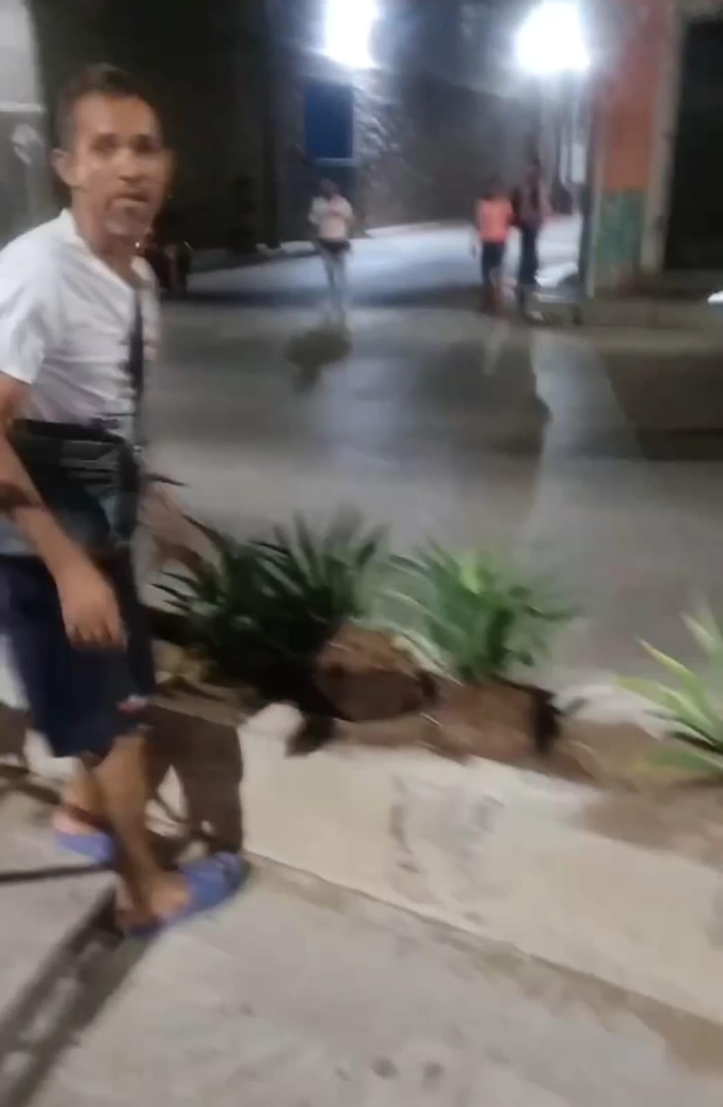 El hombre fue captado por un transeúnte quien viralizó las imágenes
