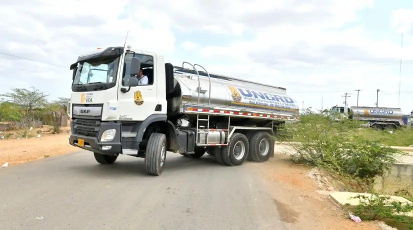 Carrotanques de la Ungrd en La Guajira.