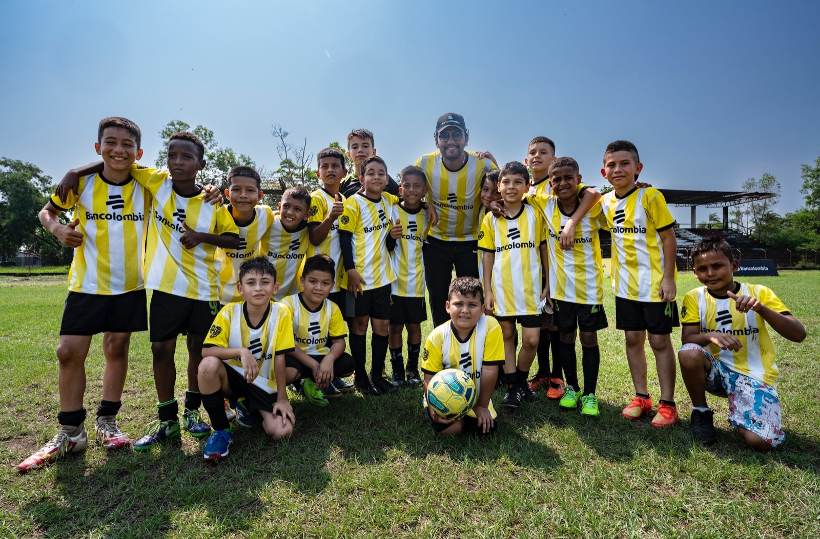 ¡Buena esa! 200 niños y jóvenes de Pontezuela se beneficiarán los campamentos de fútbol de Bancolombia