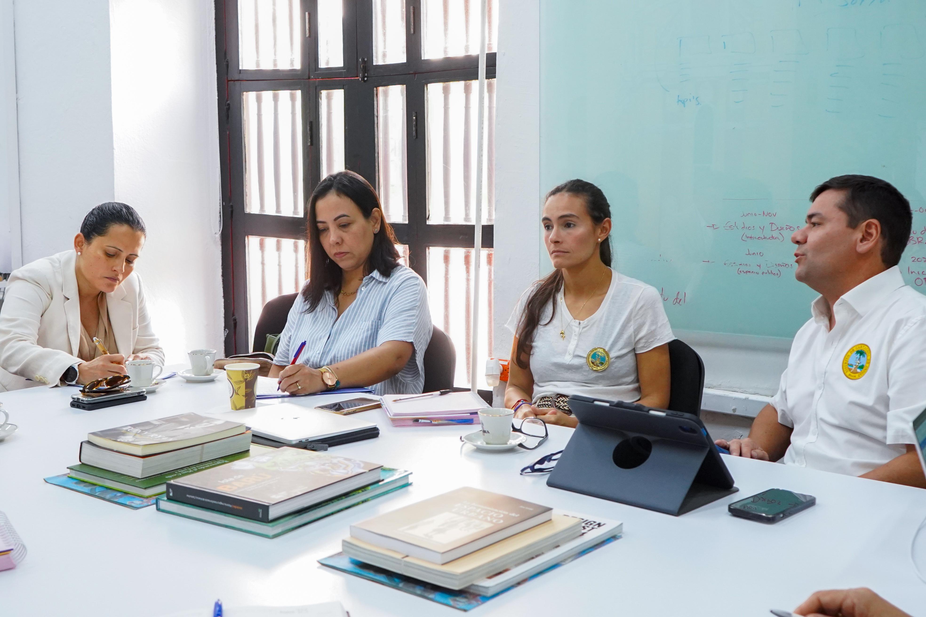 Reunión Alcaldía y embajada de EEUU