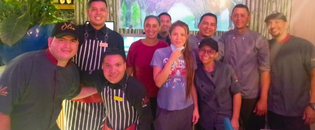 La artista estuvo en un salón privado del establecimiento