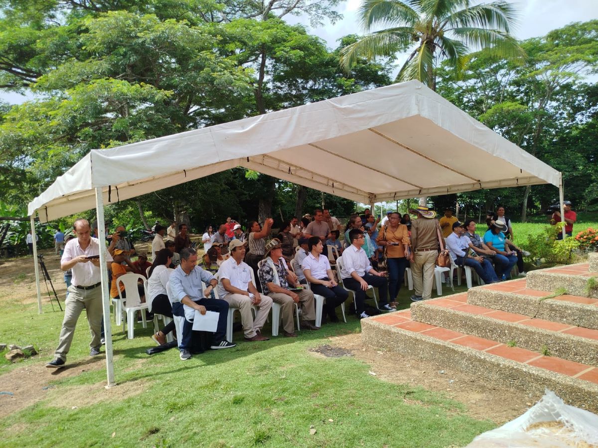 Mujeres campesinas en el predio Costa Azul