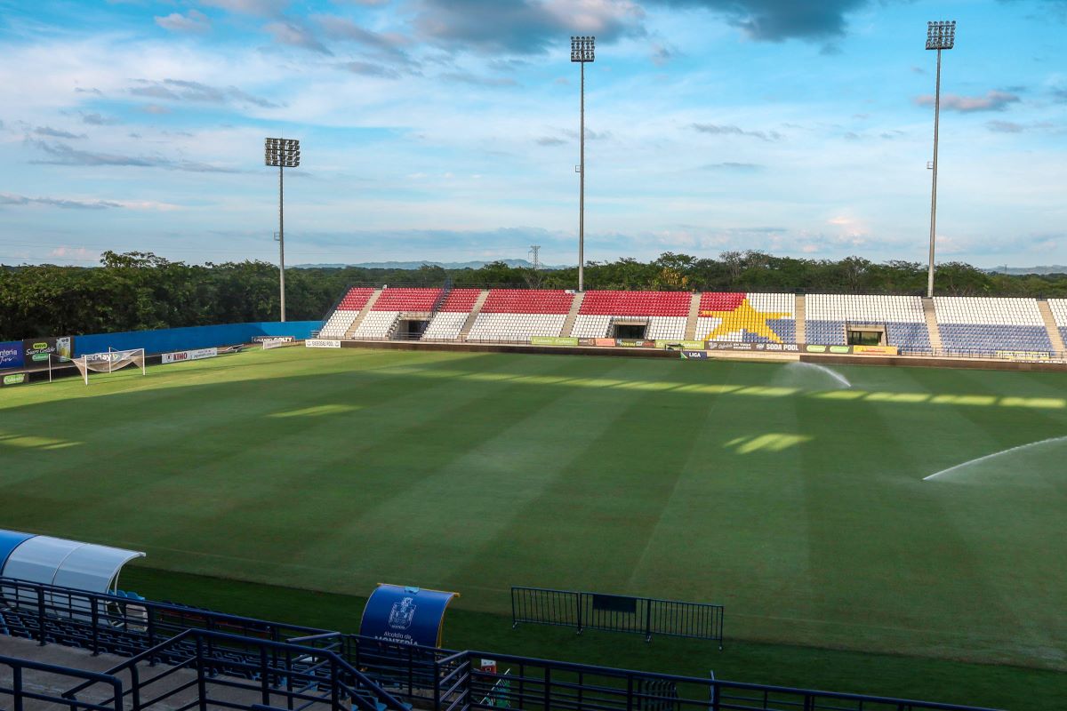 La silletería fue adecuada y cabinas para periodistas.