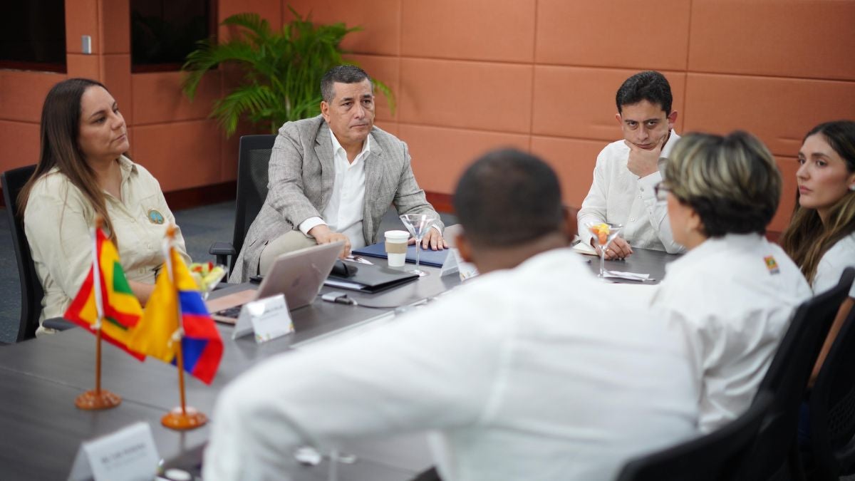 Reunión entre alcalde Dumek Turbay y Luis Carlos Reyes, minComercio.
