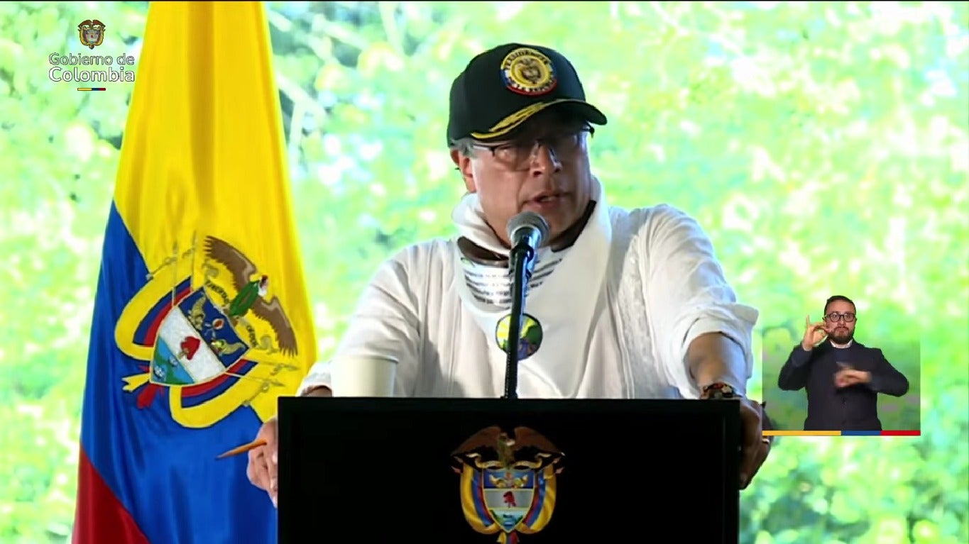 Gustavo Petro en su intervención en el corregimiento de Buenos Aires al sur del departamento de Bolívar.