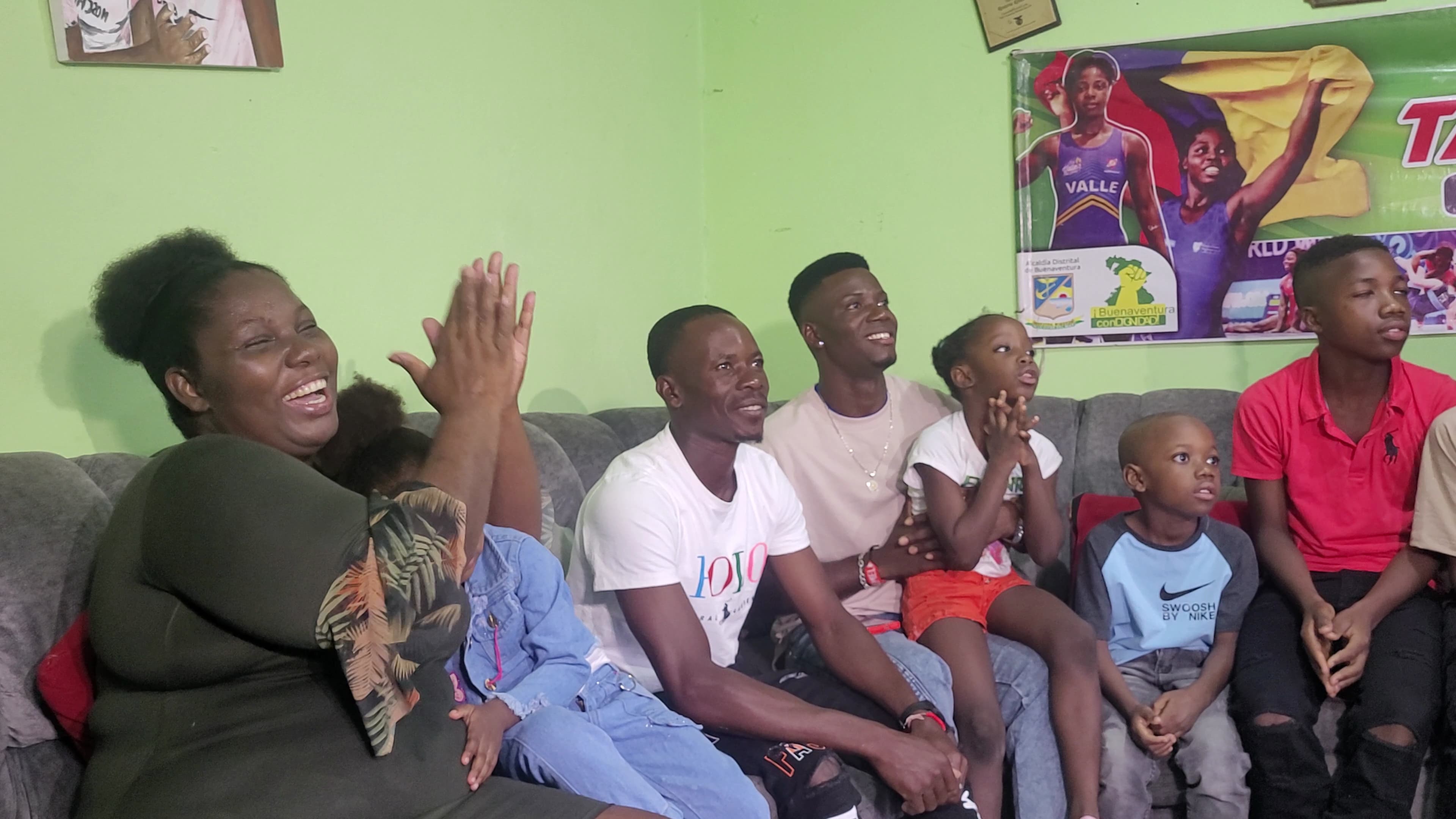 Desde Buga, la familia de la deportista Tatiana Rentería la acompaña en la lucha por la medalla de Bronce.