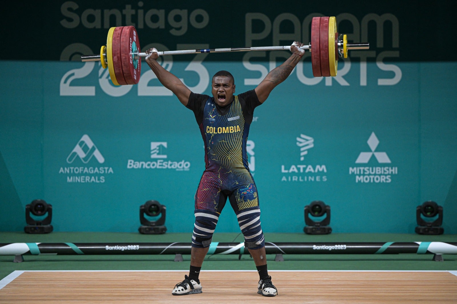 El pesista colombiano Yeison López, campeón y récord mundial
