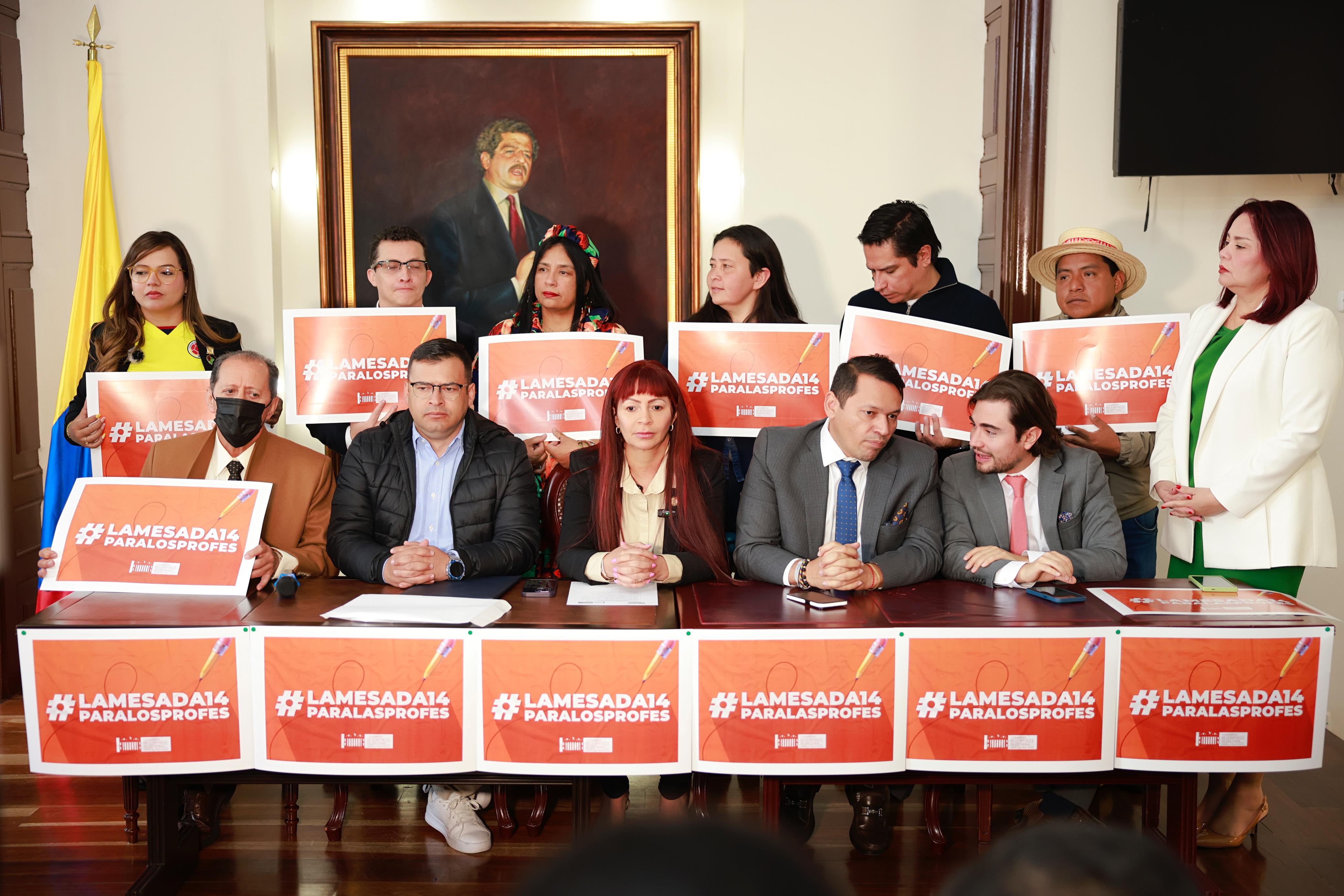 Congresista magdalenense lidera proyecto de Ley que reviviría la mesada 14 para docentes