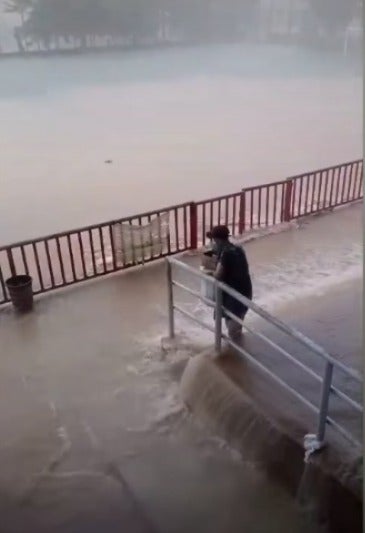 Un colegio en el barrio Libertad y una estación de policía resultaron afectados
