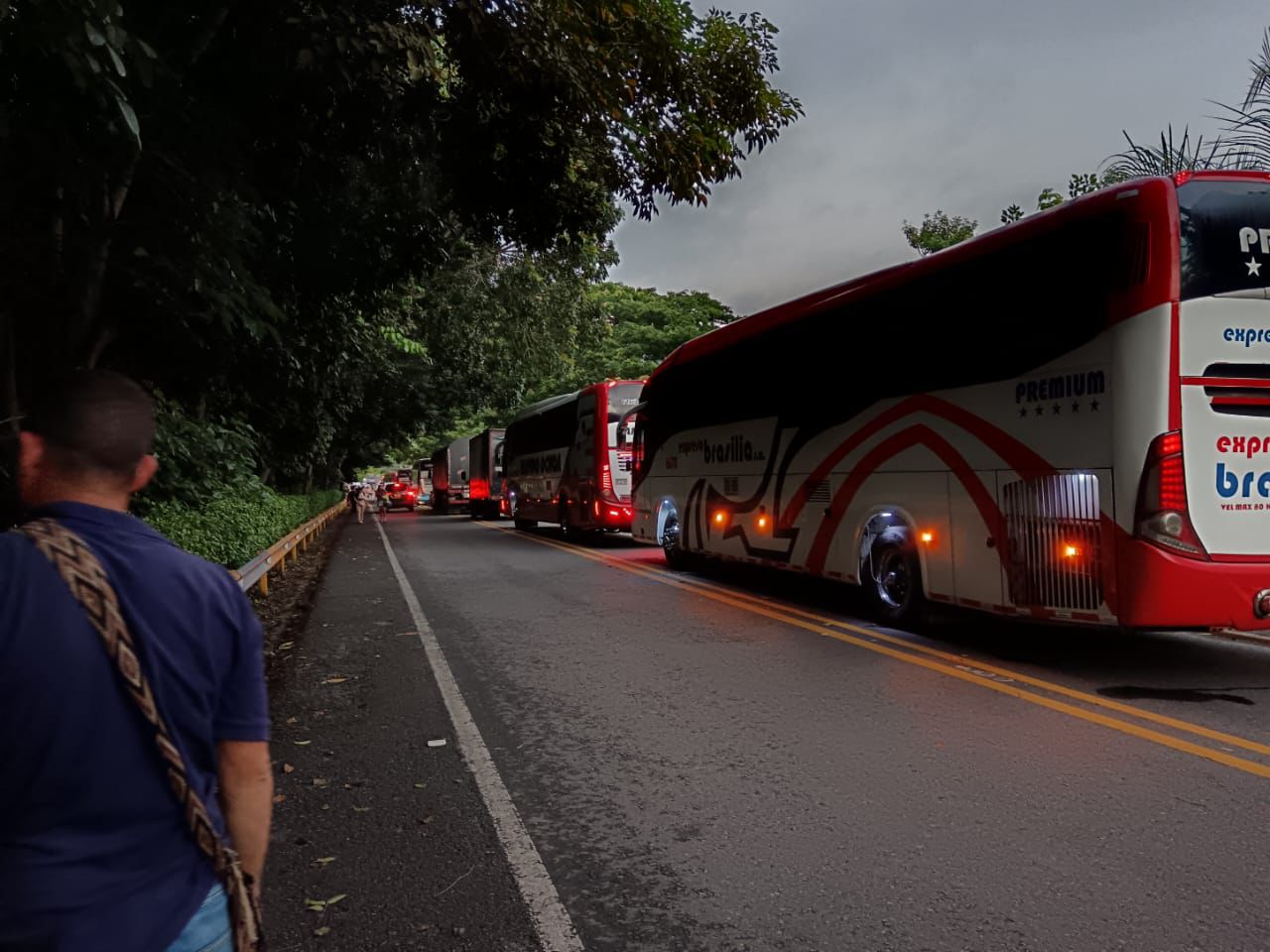 Protesta en la troncal del Caribe en La Guajira.