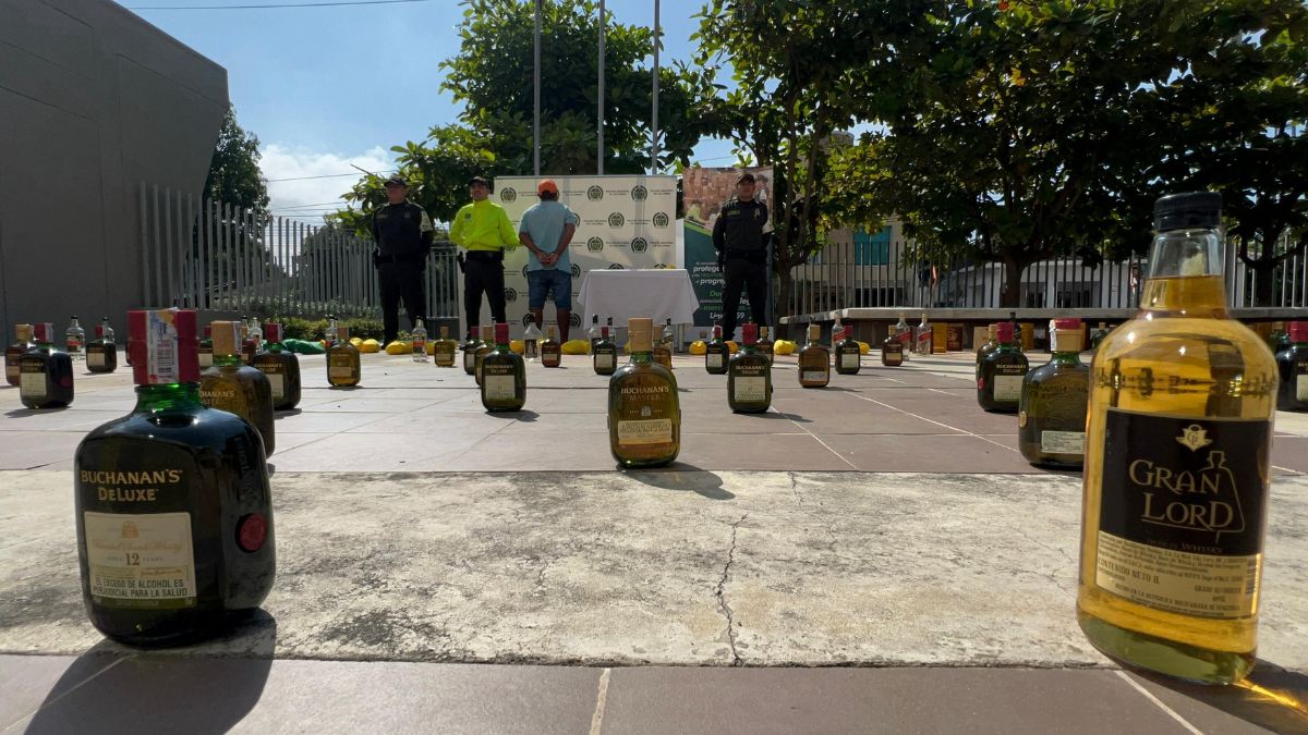 Desmantela embotelladora clandestina de licor adulterado