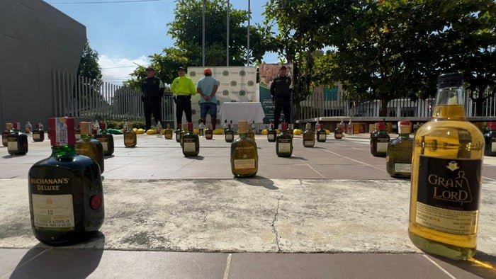 Desmantela embotelladora clandestina de licor adulterado