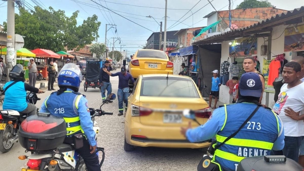 Inmovilizan vehículos en Villa Estrella y El Pozón