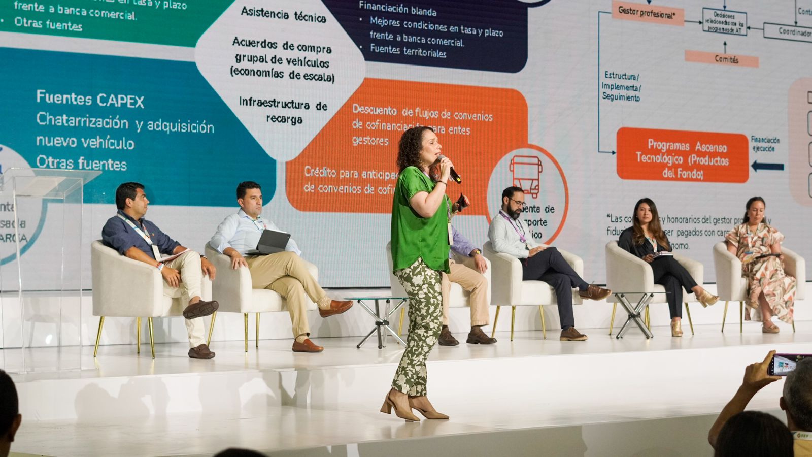 El propósito principal es brindar seguridad a los ciudadanos.