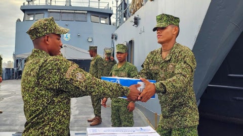 Desde Cartagena zarpó buque de la Armada con ayudas humanitarias