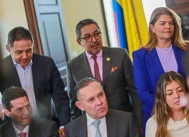 Congresistas en contra de valorización