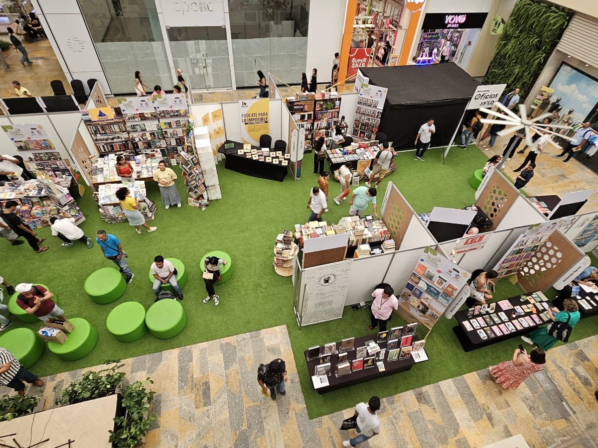 Varios escritores a nivel nacional