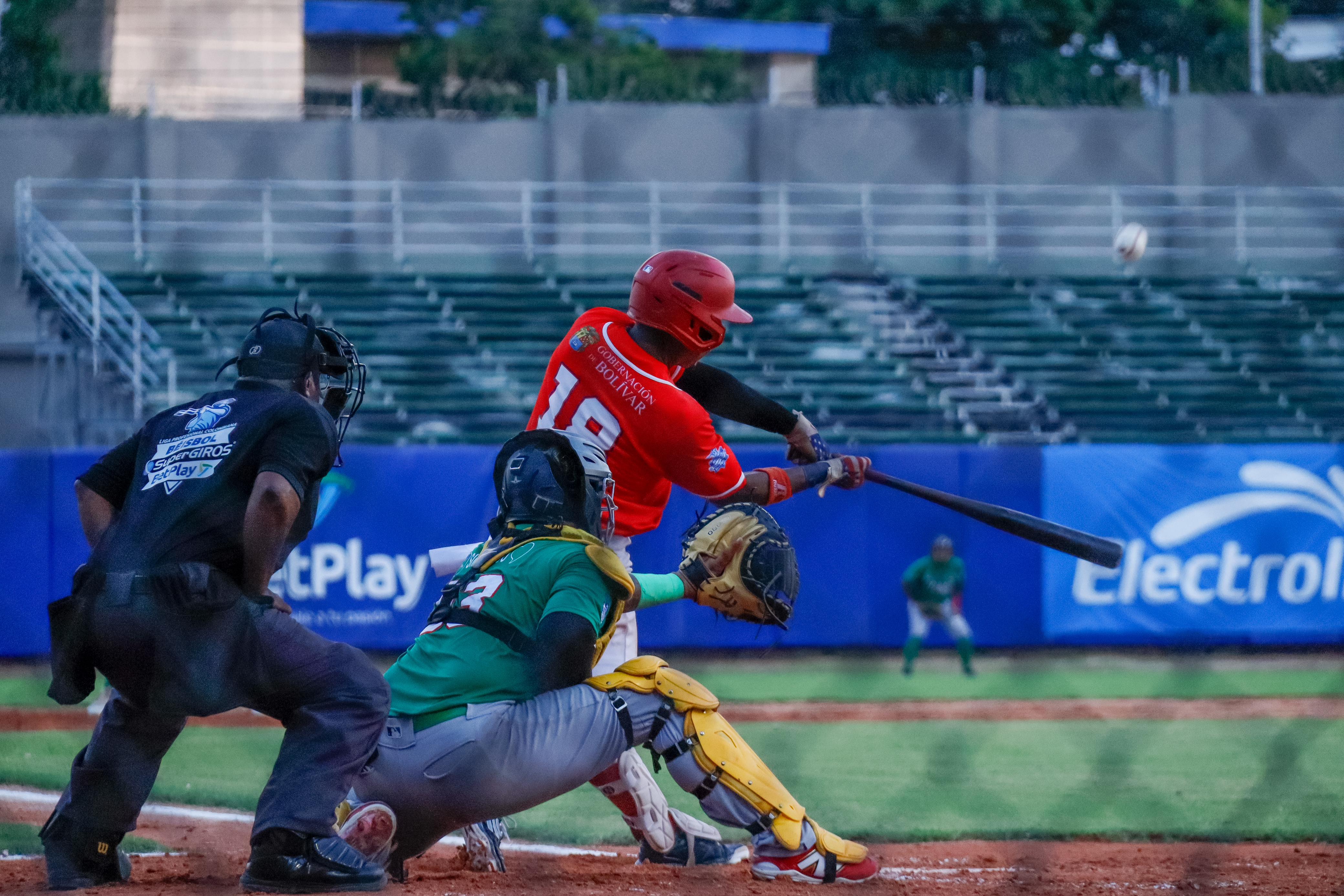 Tigres y Toros protagonizan un duelo épico en el diamante: entre blanqueadas y palizas