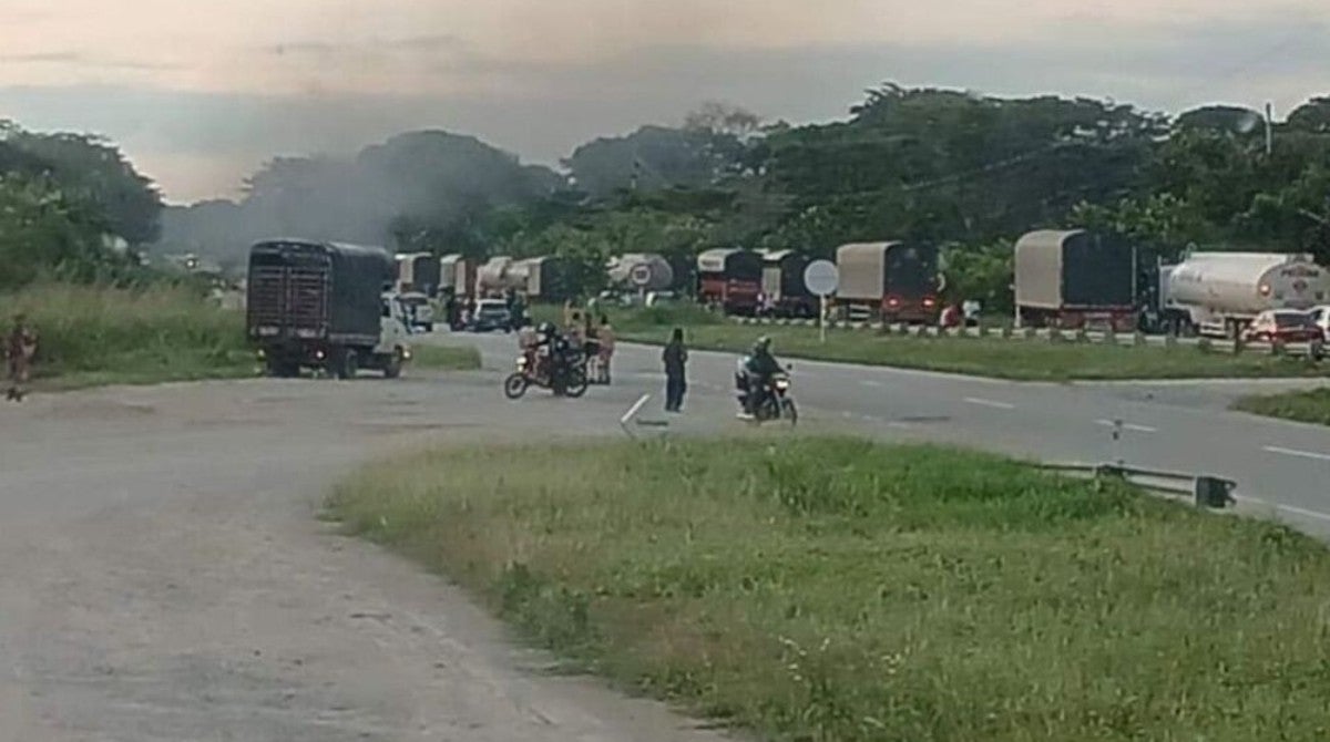Según los manifestantes, llevan meses trabajando en estas tierras, con más de 200 hectáreas sembradas, y se han unido al Paro Nacional Agrario.