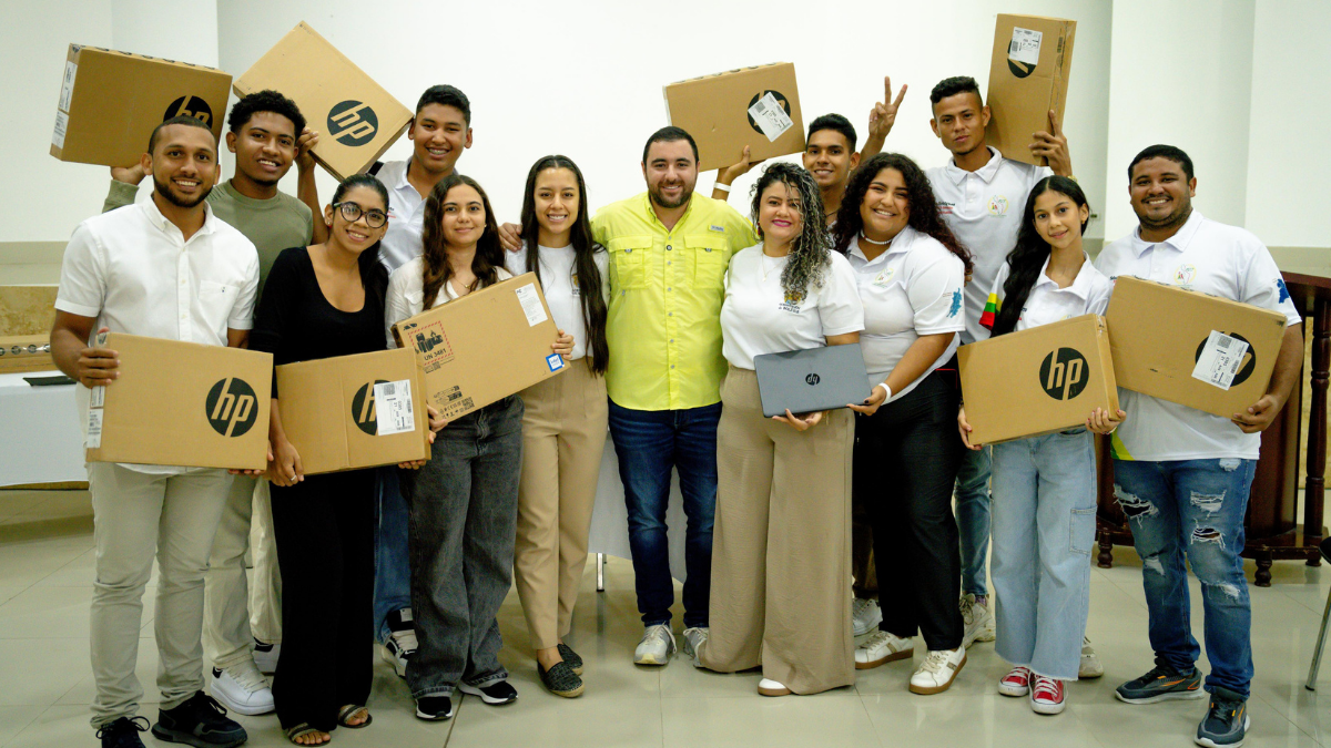 Nuevos computadores para el Subsistema Departamental de Juventudes