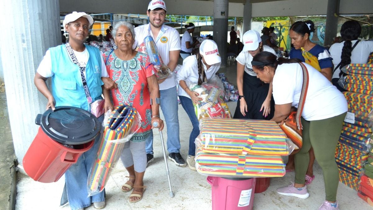 kits de aseo y alimentos no perecederos