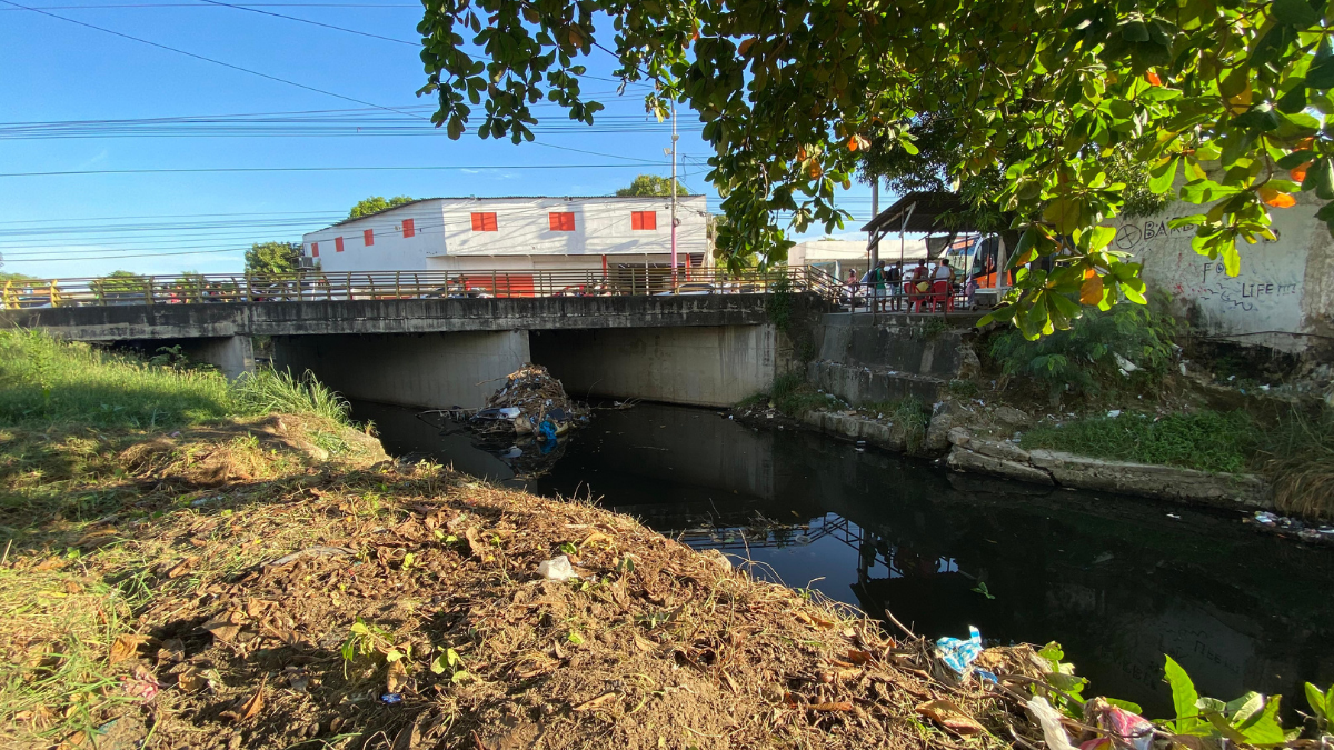 Comunidad de San Antonio en Cartagena Exige Soluciones Urgentes al Problema del Canal Ricaute