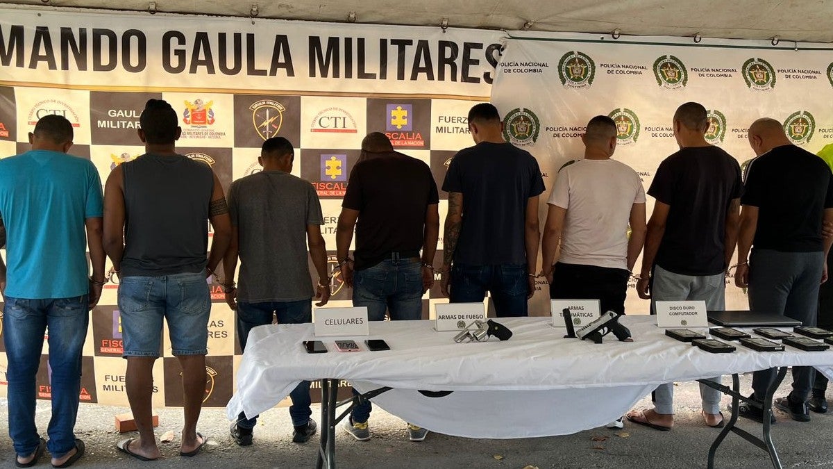 Los detenidos deberán responder por los delitos de concierto para delinquir agravado, homicidio y tráfico, fabricación o porte ilegal de armas de fuego o municiones.