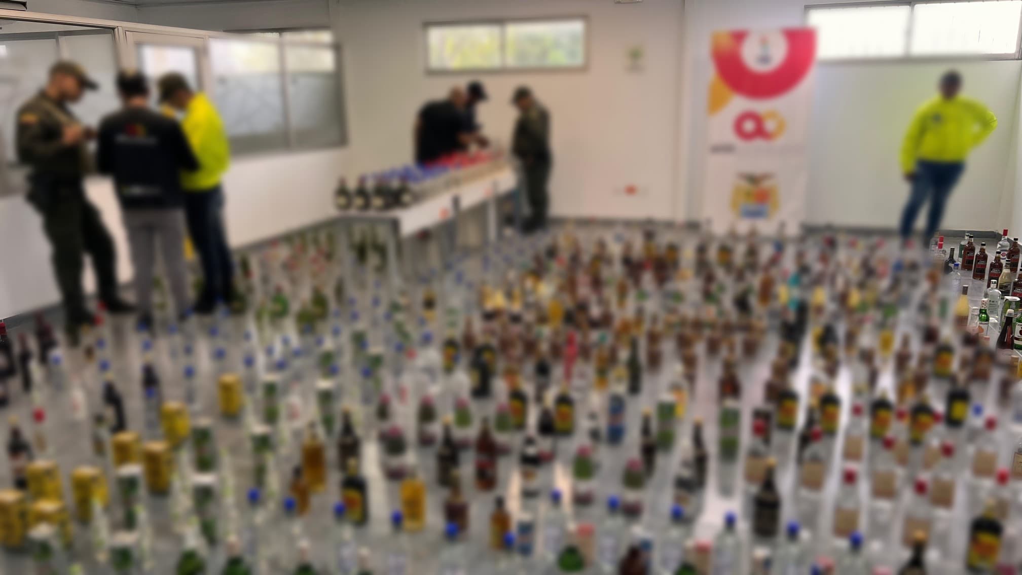 Incautación de más de 2000 botellas de licor adulterado. Cartagena diciembre 27