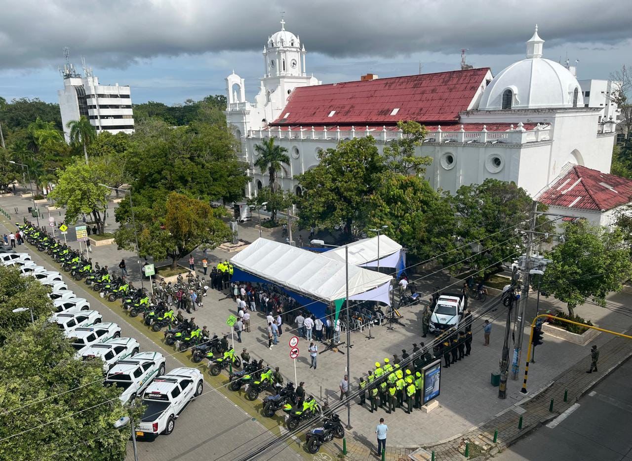 Córdoba refuerza la seguridad con 34 motocicletas, 19 camionetas y equipos tecnológicos para la Policía
