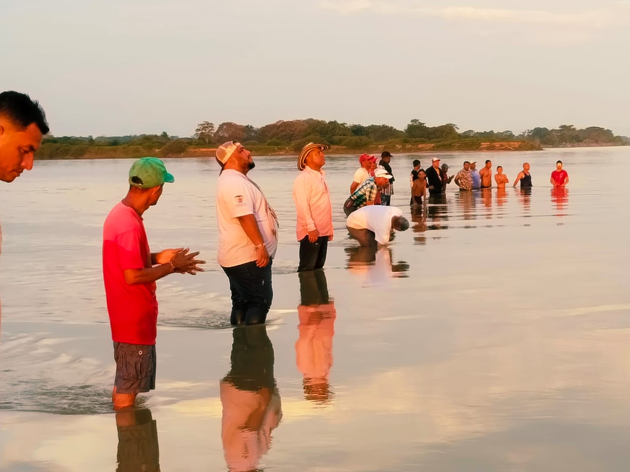 Participaron varios damnificados por las inundaciones.