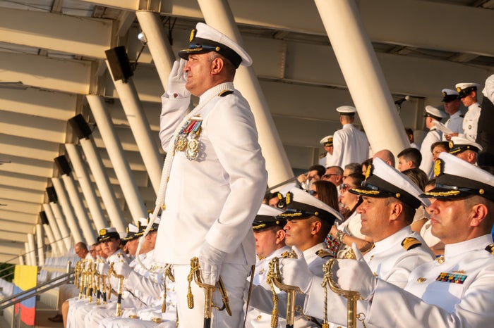 Nuevo comandante del Buque Gloria Capitán de Navío Luis Fernando Lara Cogollo