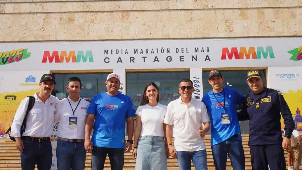 Directivos y autoridades locales en medio de La Expo en la MMM