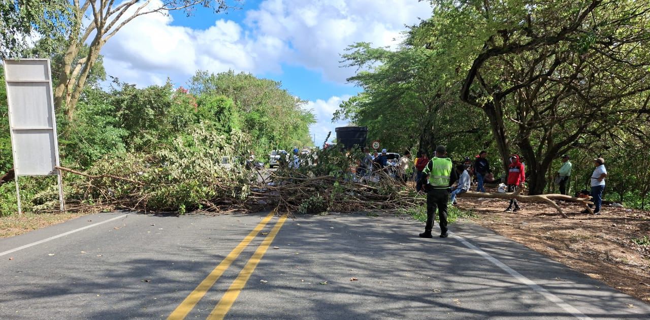 Tres días completaron bloqueos en vías de La Guajira.