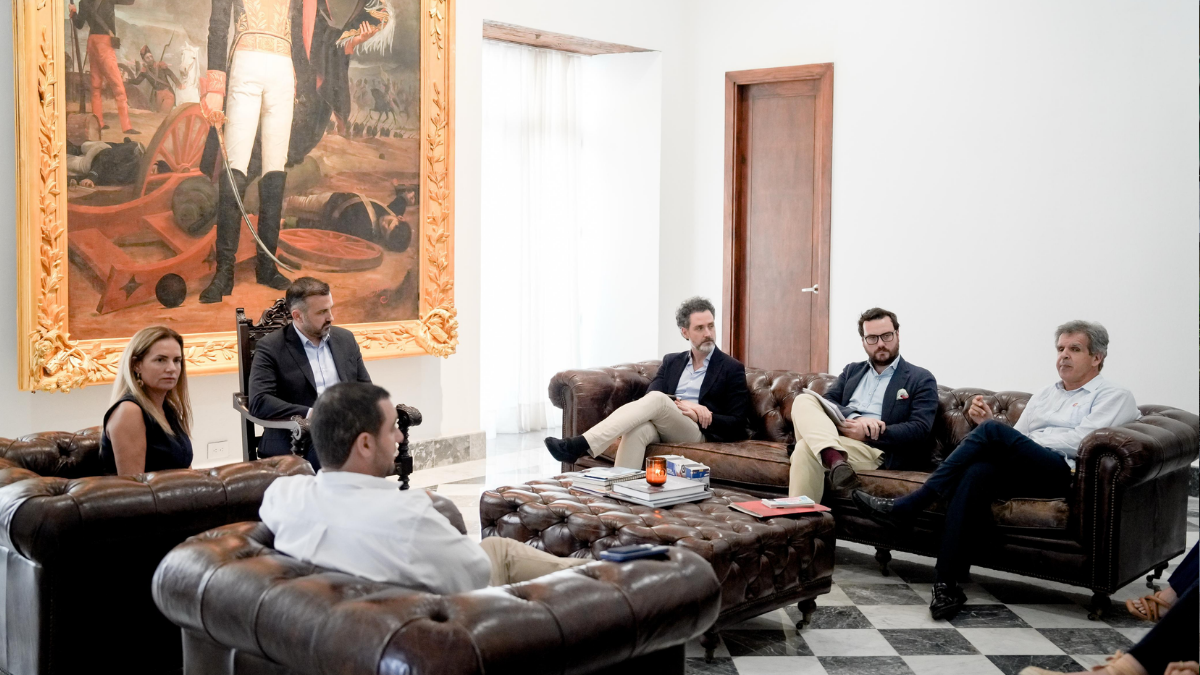 Reunión del Gobernador de Bolívar y embajador de España