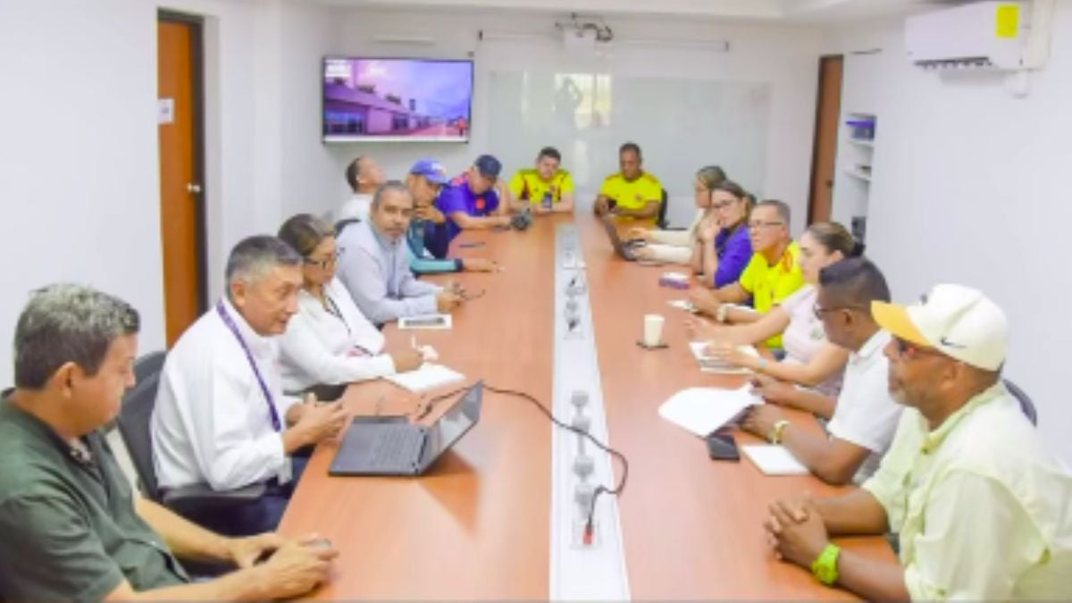 Imagen de la reunión con taxistas y autoridades