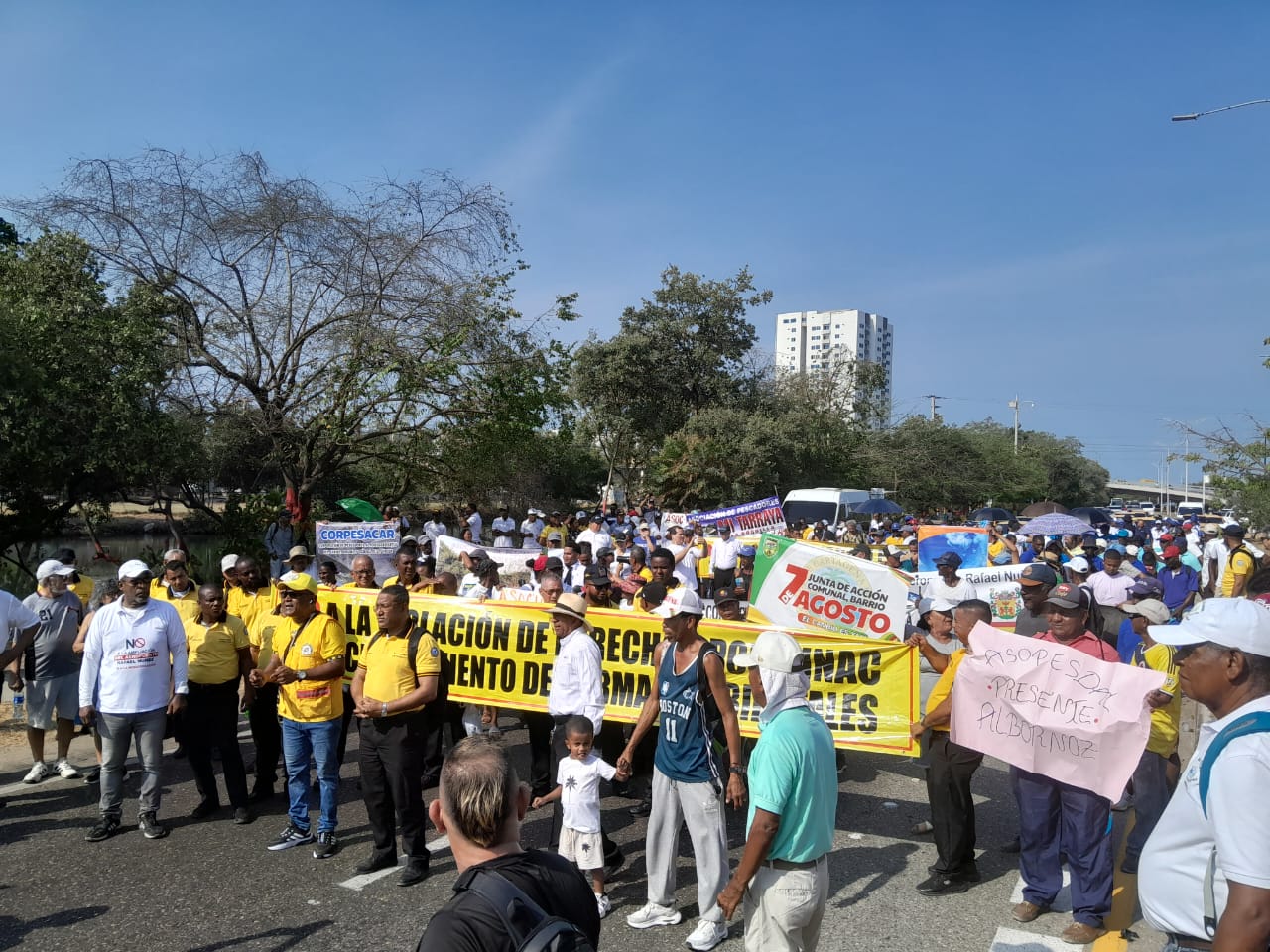 Protesta habitantes en Crespo - 14 de marzo