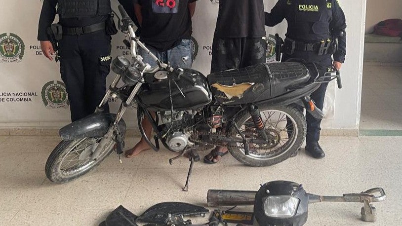 Capturan a dos hombres cuando desmantelaban una moto robada en Cartagena