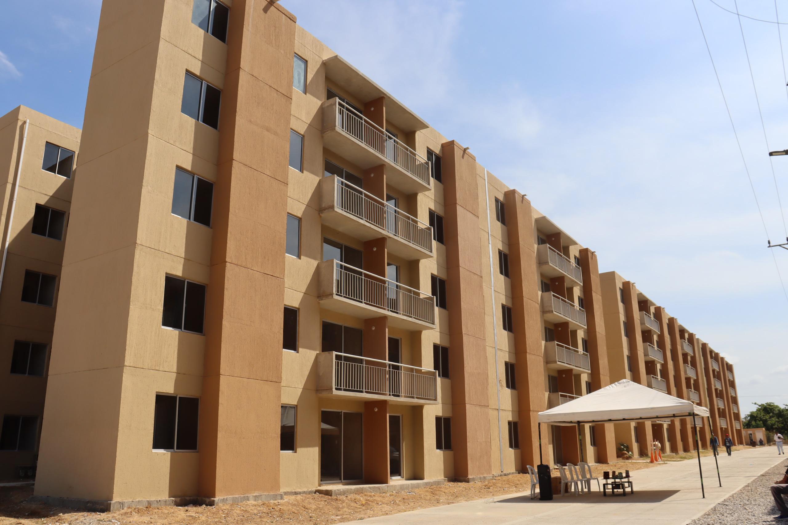 Los apartamentos se entregaron en obra gris.