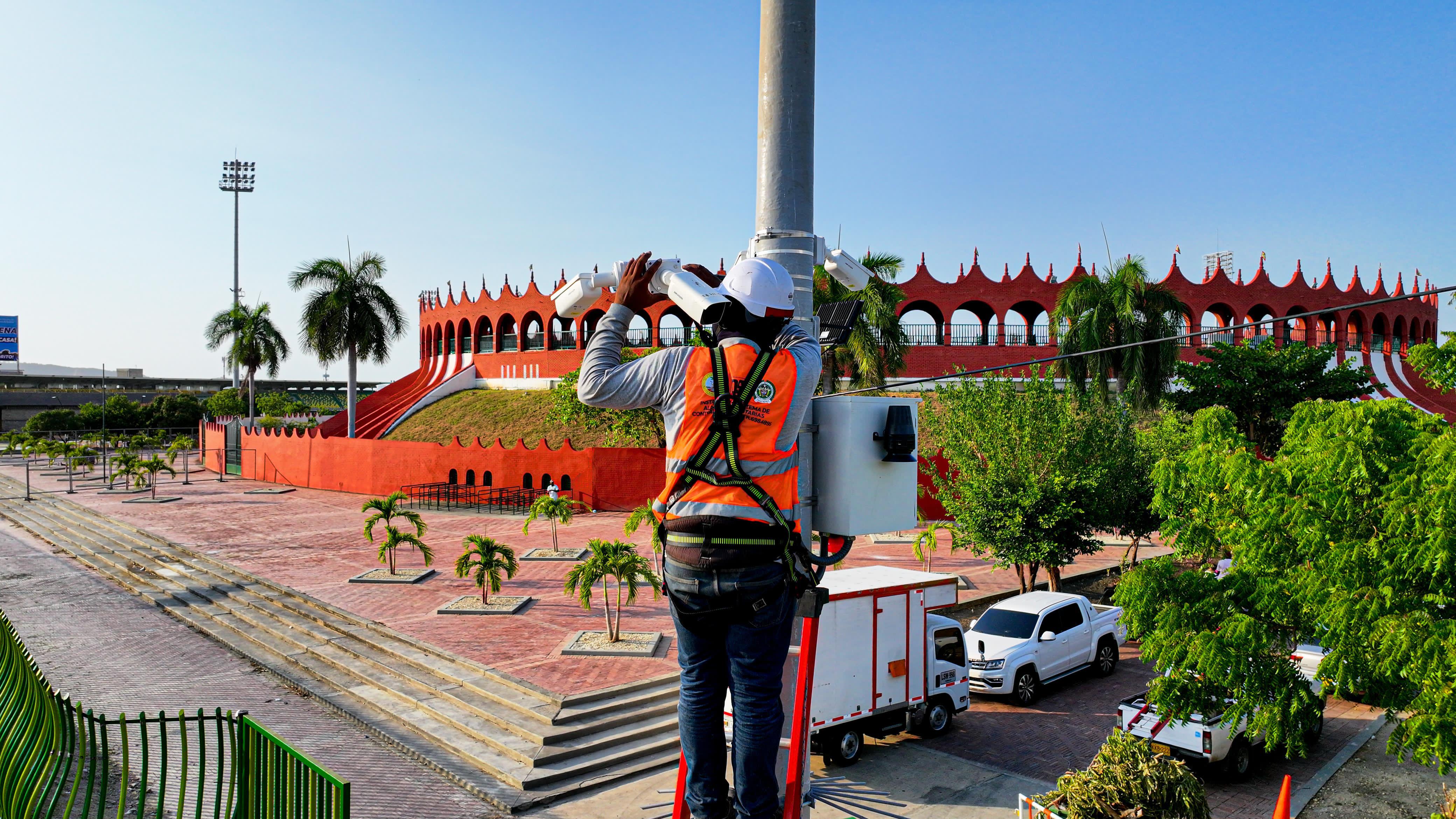 Refuerzan seguridad en la Villa Olímpica y la Plaza de Todos con nueva sala de monitoreo