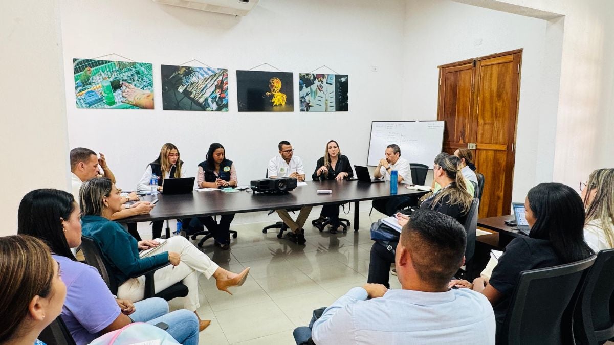 Imagen de la reunión de los diferentes gremios y autoridades