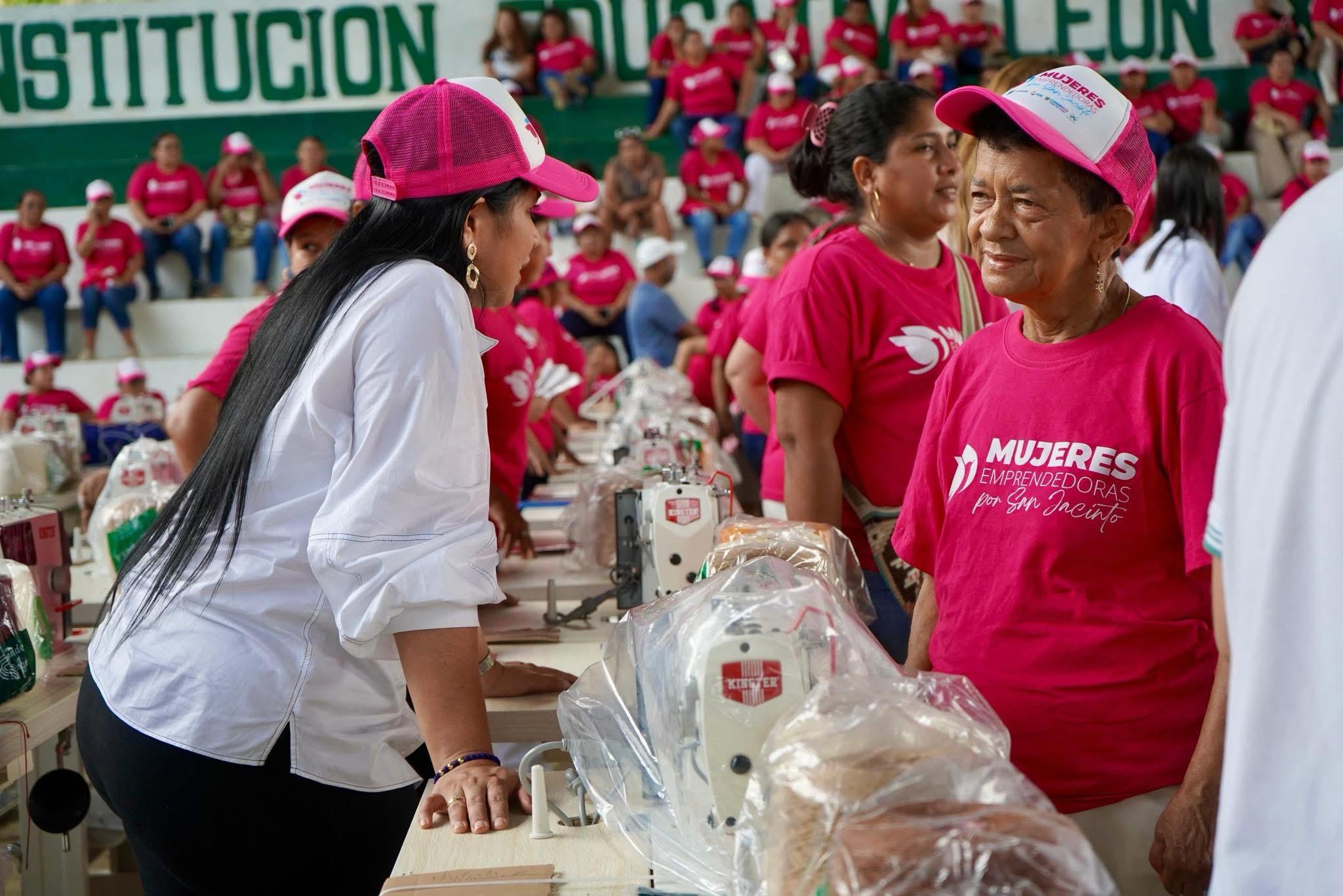 220 mujeres de San Jacinto reciben apoyo para fortalecer sus emprendimientos