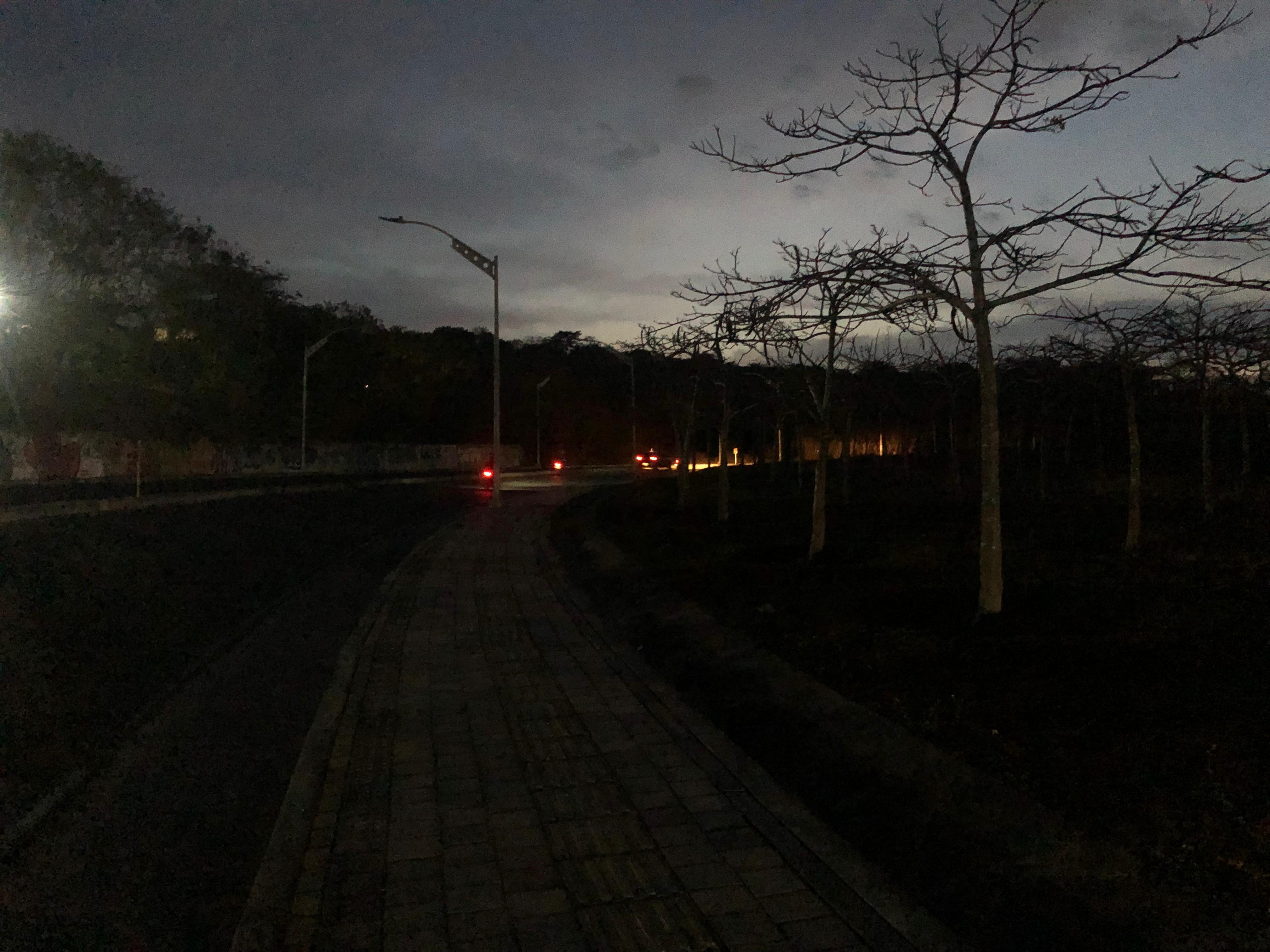 Los dueños de lo ajeno hurtaron los cables que tenían las luminarias