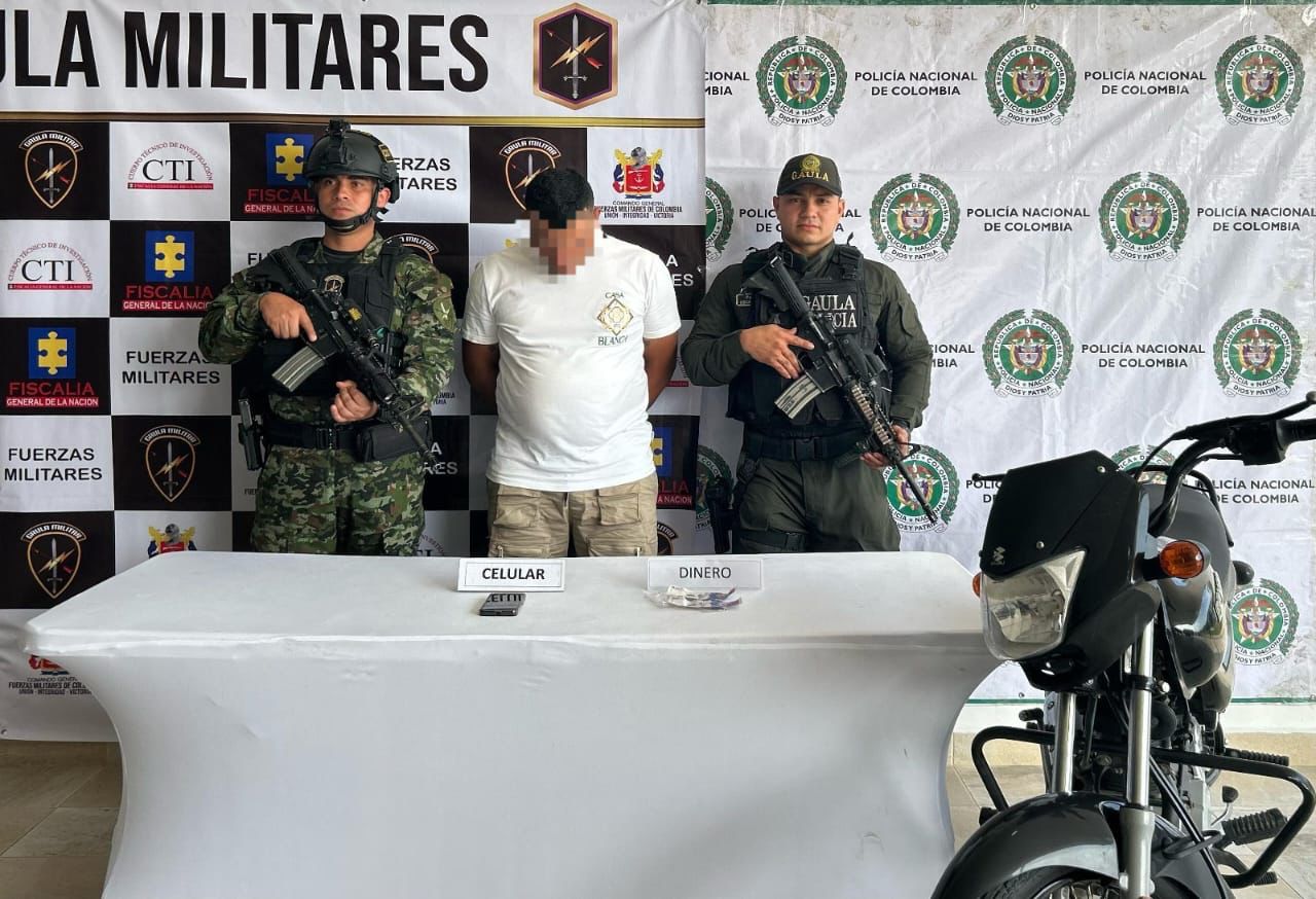 También sería integrante de integrante de la banda criminal autodenominada “Los Siete JR”.