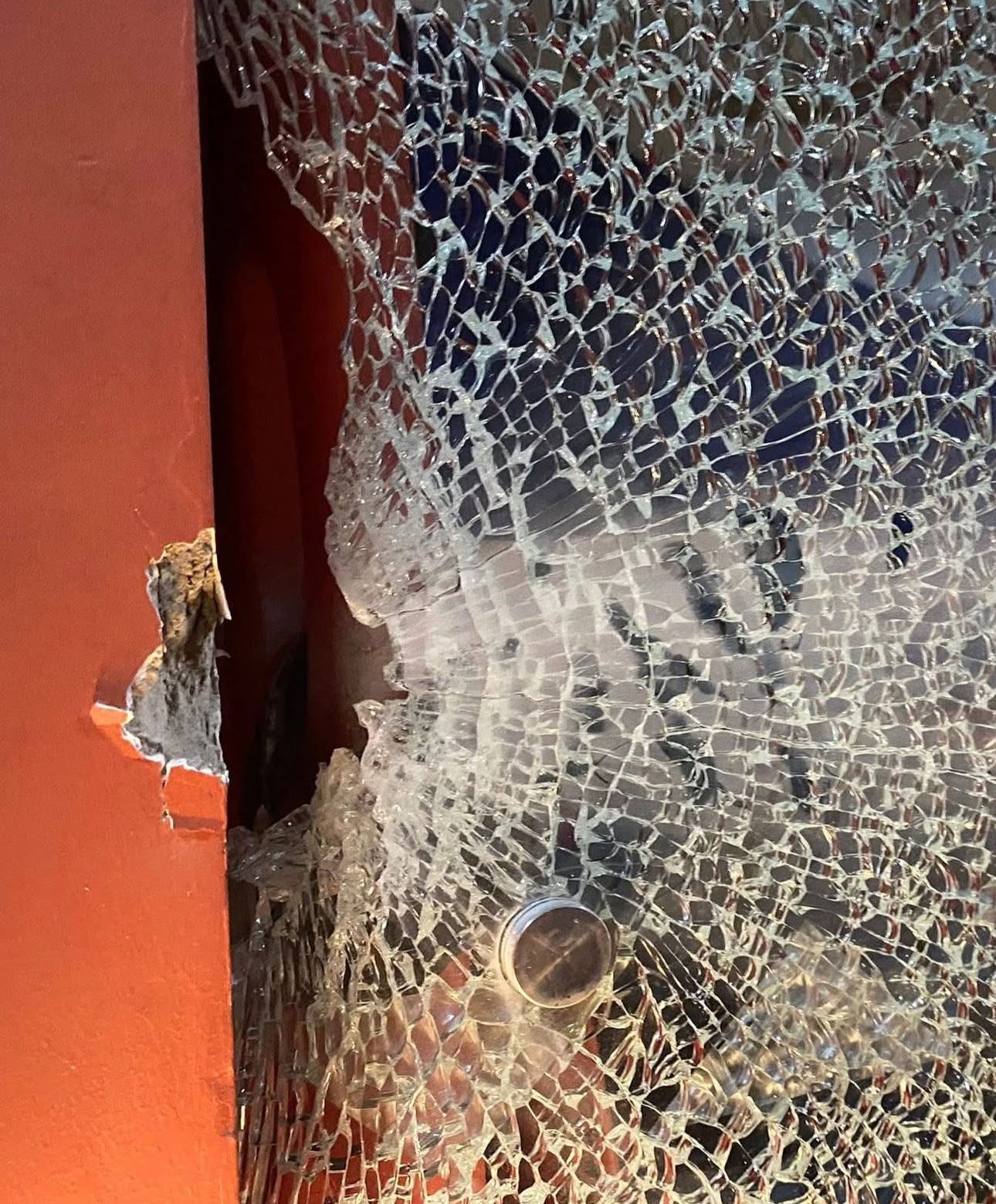 Autoridades ofrecen $200 millones y gremios piden acciones urgentes tras ataque a estación de Policía en El Rodadero