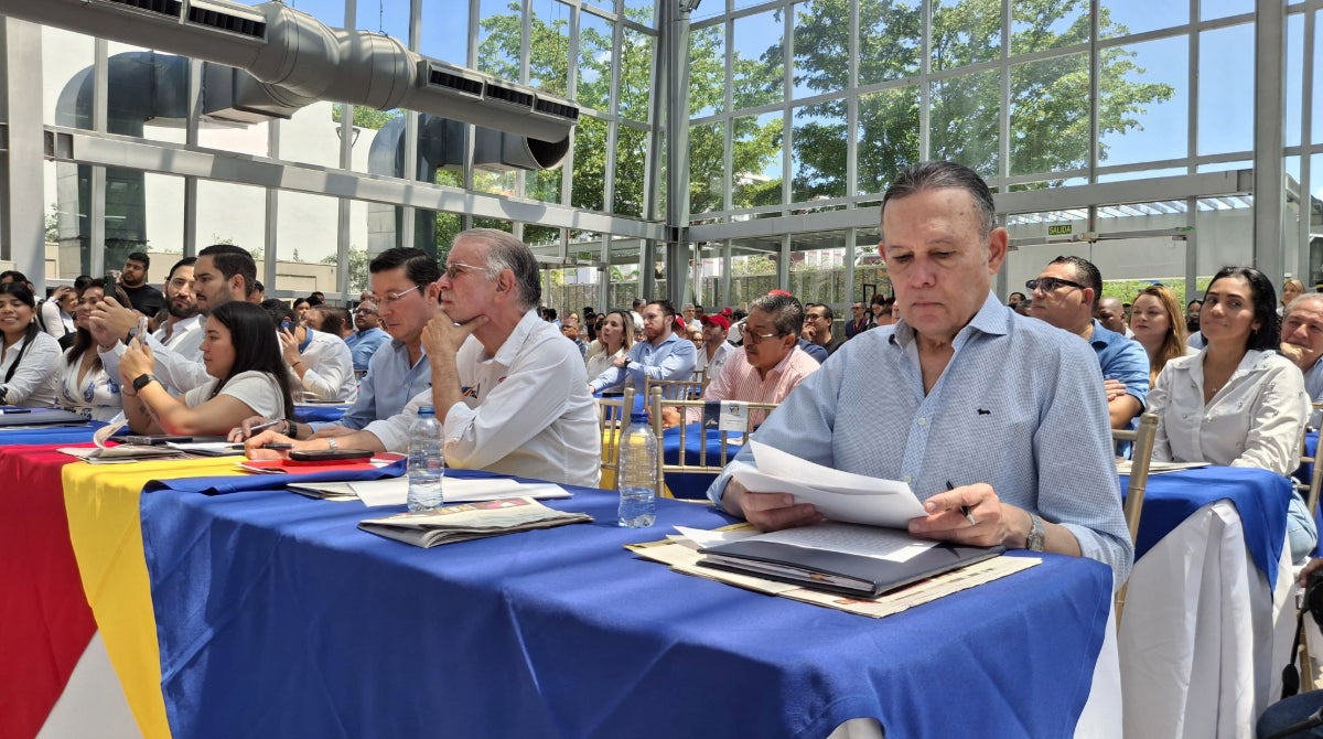 Efraín Cepeda, presidente del senado.